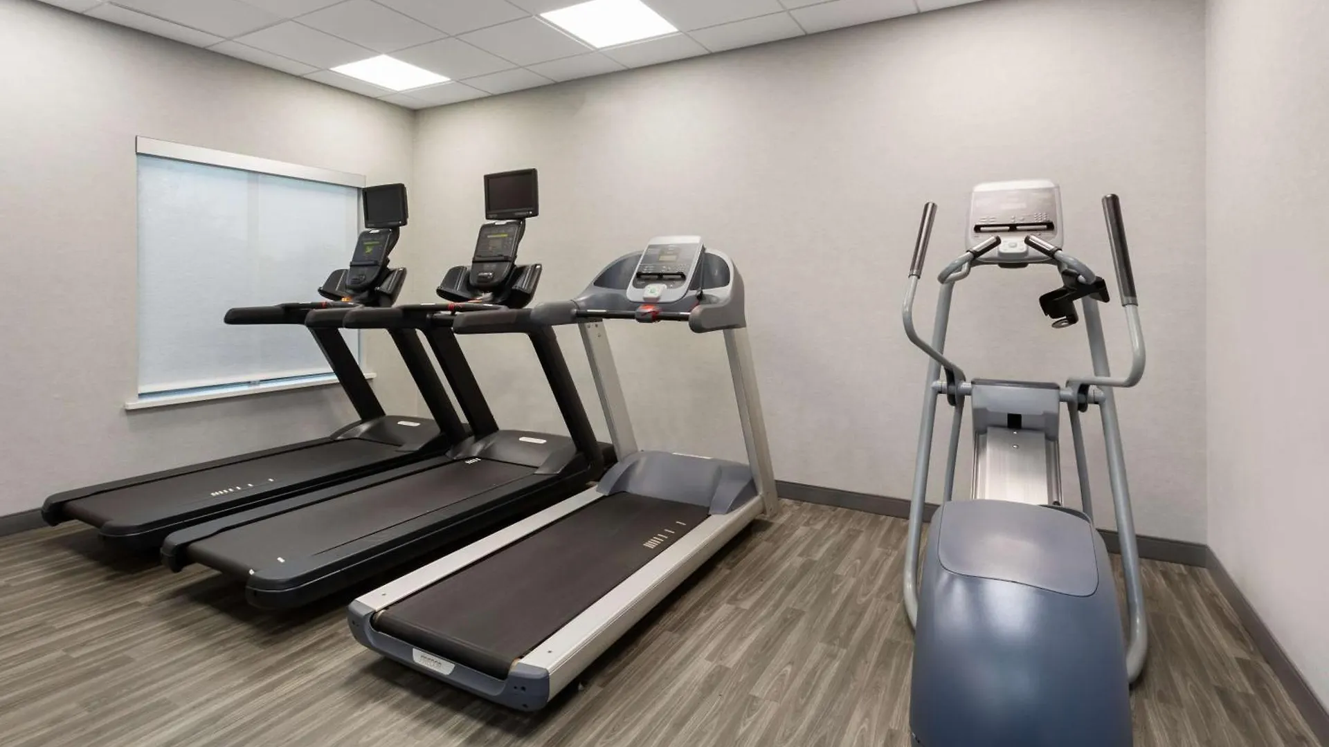 Hampton Inn By Hilton Nashville Airport Century Place Hotel
