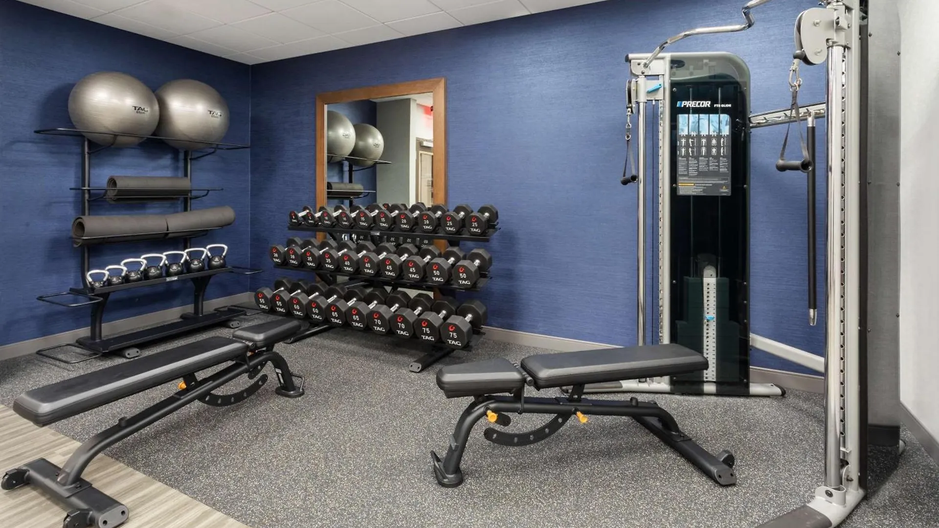 Hampton Inn By Hilton Nashville Airport Century Place