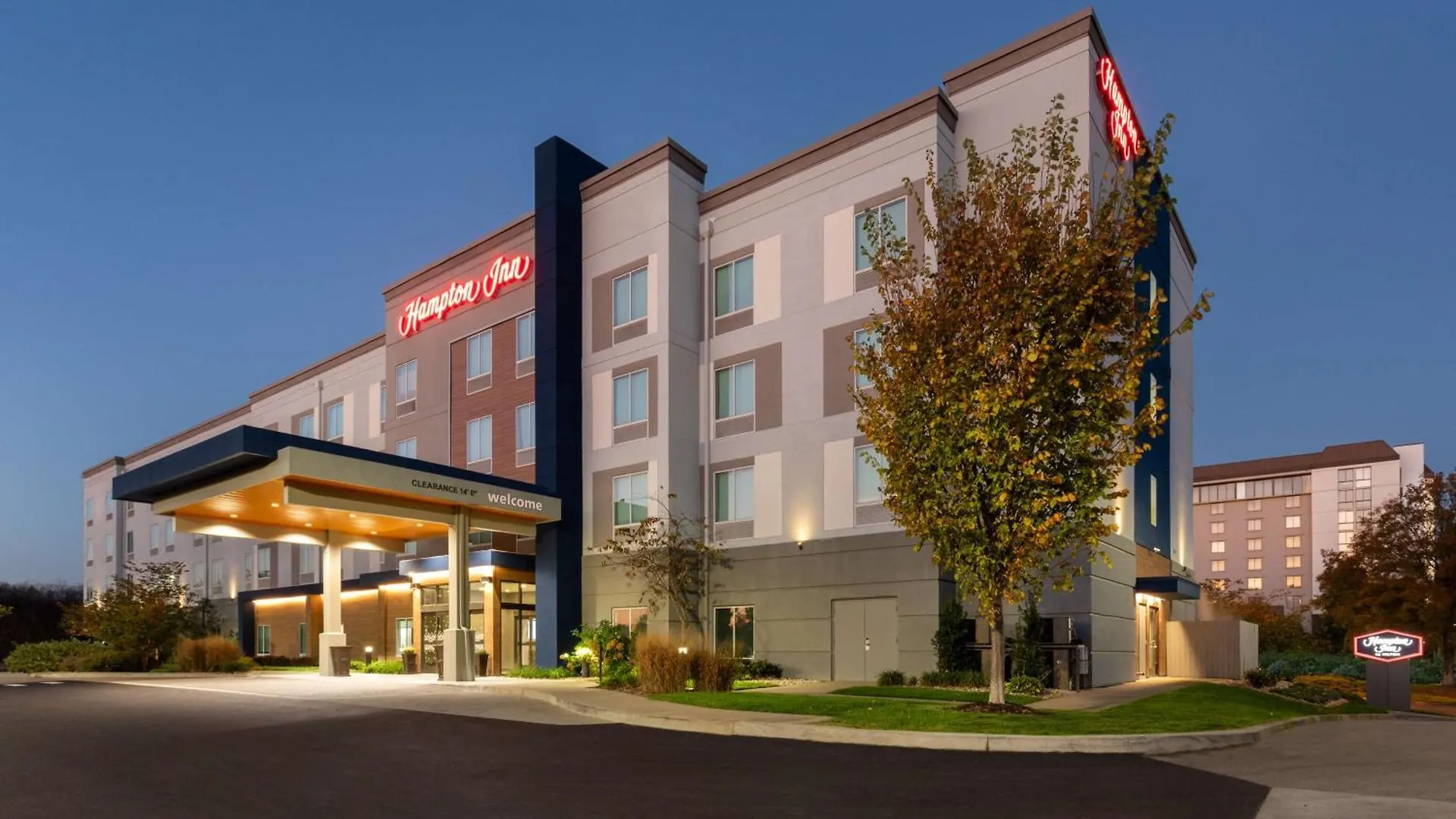 Hampton Inn By Hilton Nashville Airport Century Place Hotel