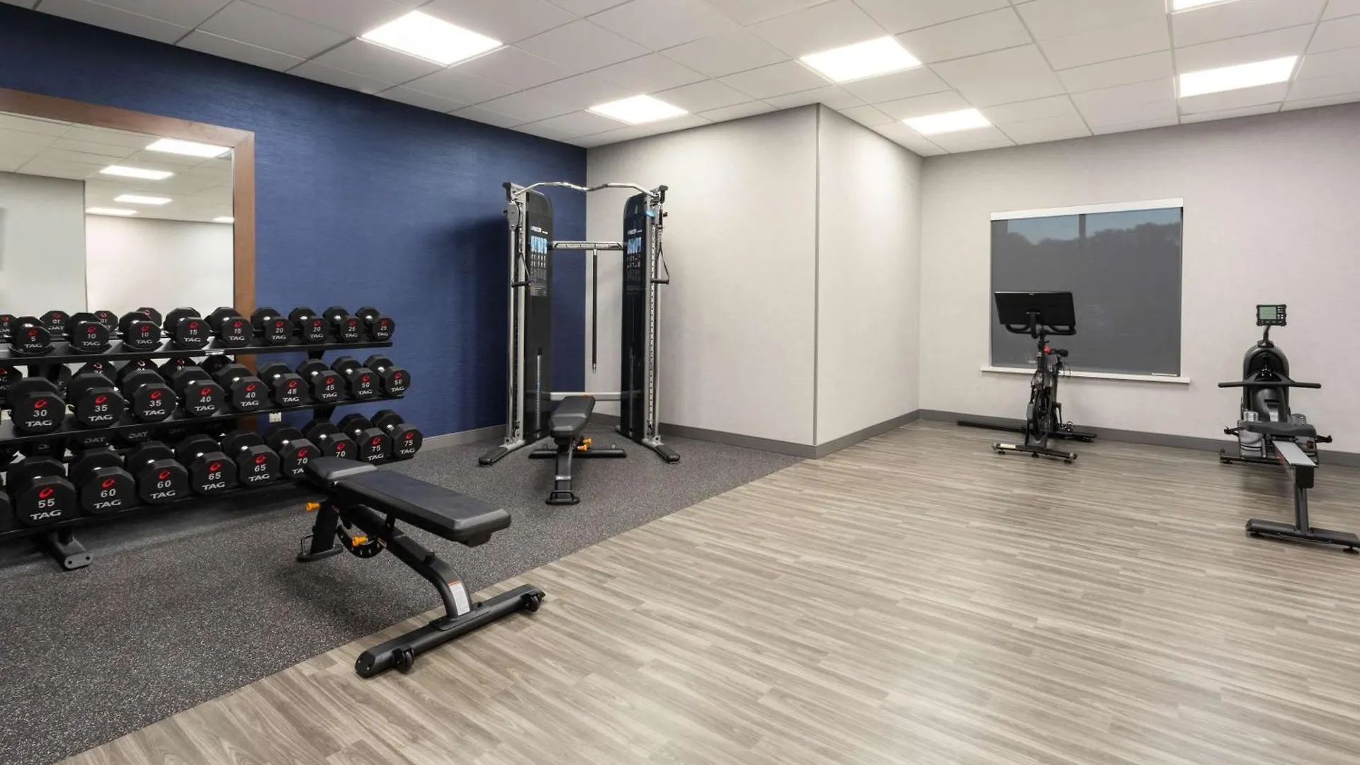 Hampton Inn By Hilton Nashville Airport Century Place