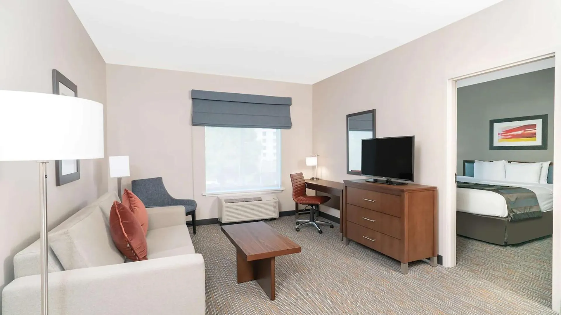 Отель Hampton Inn By Hilton Nashville Airport Century Place