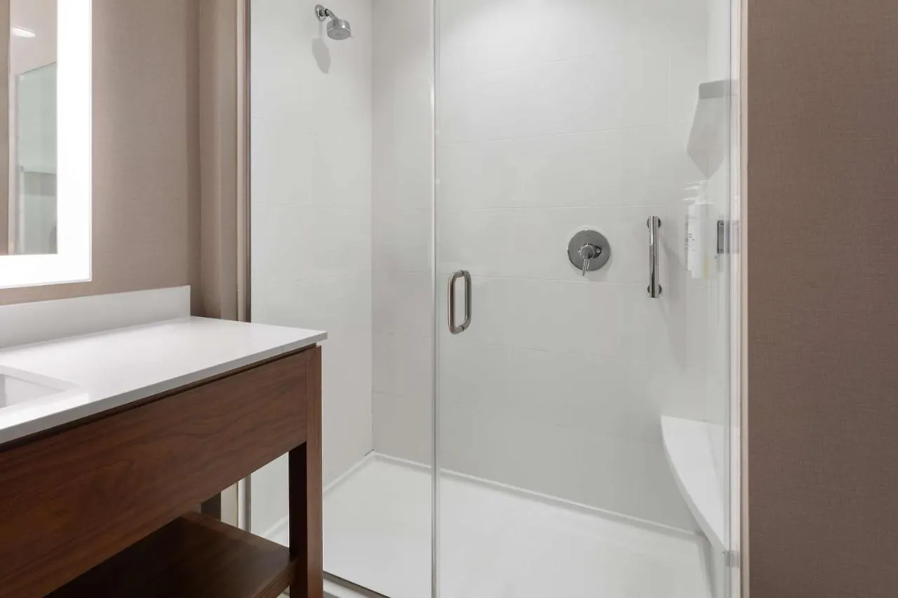 Hampton Inn By Hilton Nashville Airport Century Place Отель